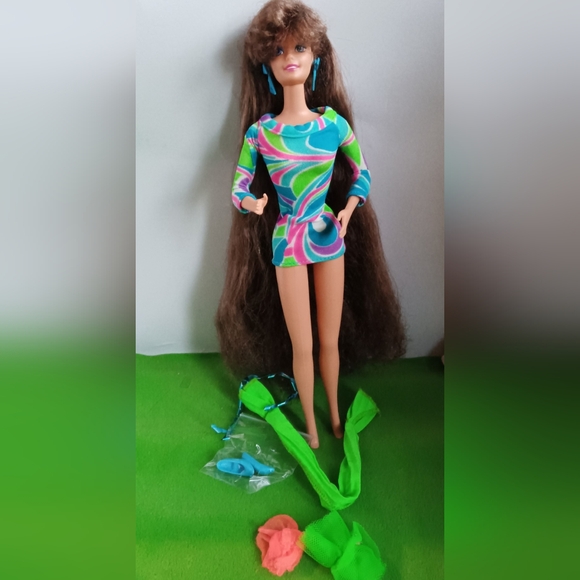 ʕ·ᴥ·ʔ Totally Hair Teresa Barbie Doll - Picture 2 of 2